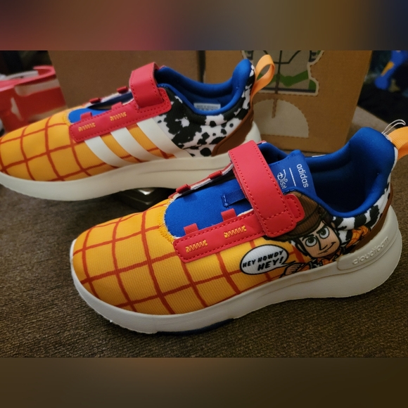 BNIB DISNEY Woody ADIDAS Boys 2.5 sneakers - Picture 1 of 9